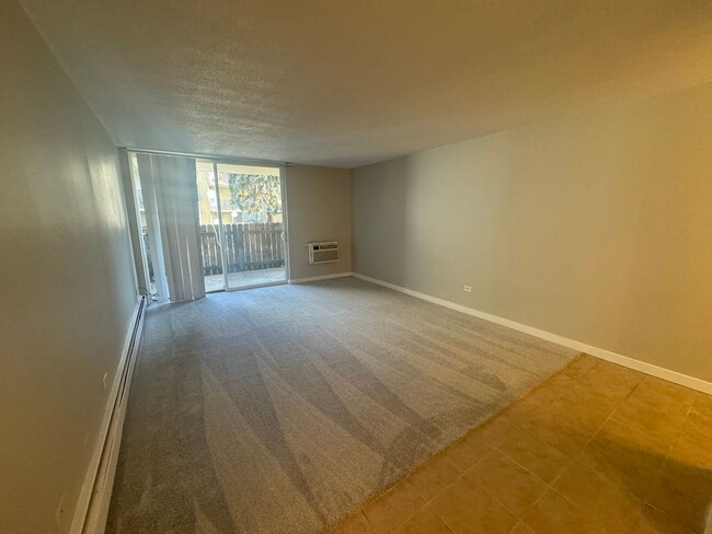 2281 S Vaughn Way in Aurora, CO - Building Photo - Building Photo