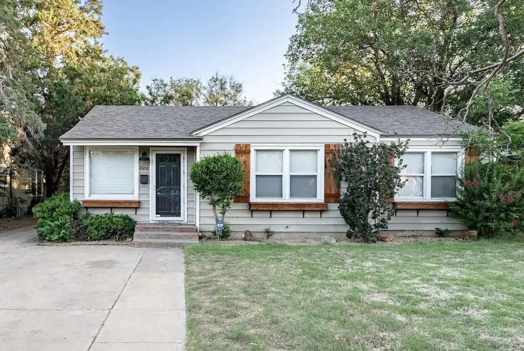 2608 32nd St in Lubbock, TX - Building Photo