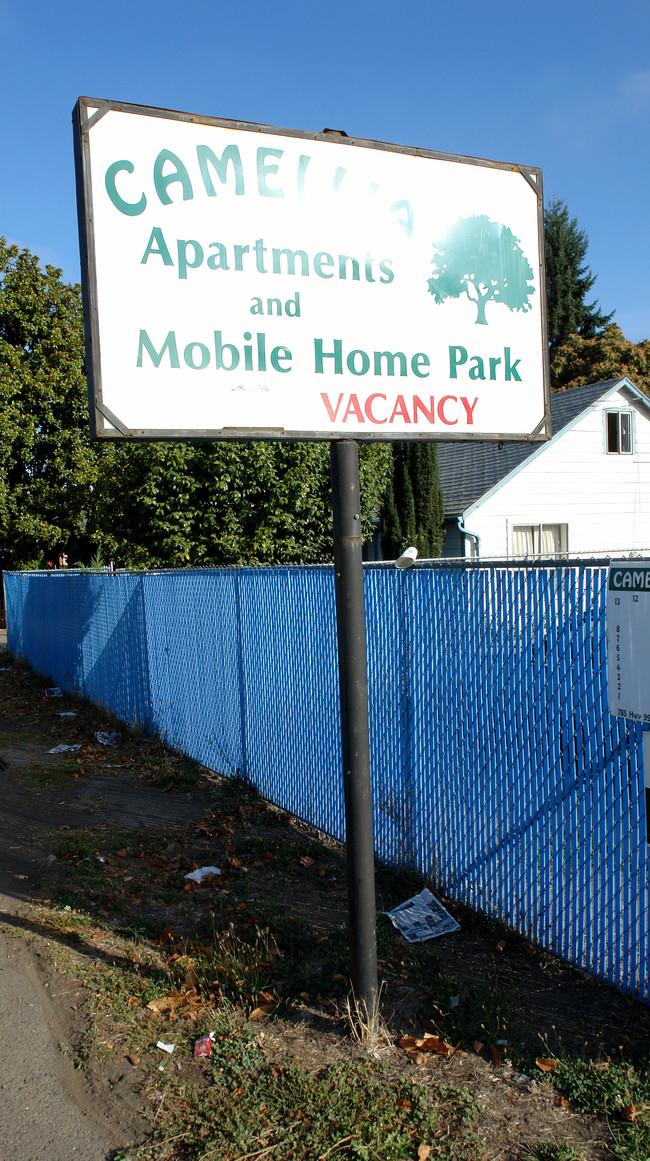 Camillia Trailer Park & Apartments in Eugene, OR - Building Photo - Building Photo