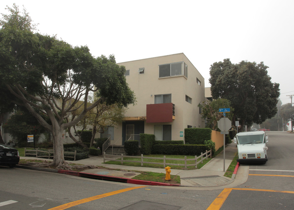 2402 5th St in Santa Monica, CA - Building Photo