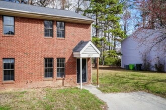 1807 Fox Hollow Dr in Raleigh, NC - Building Photo - Building Photo