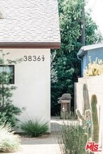 3836 1/2 Seneca Avenue Unit in Los Angeles, CA - Building Photo - Building Photo