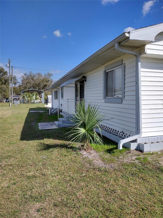 1635 Hope St in Intercession City, FL - Building Photo