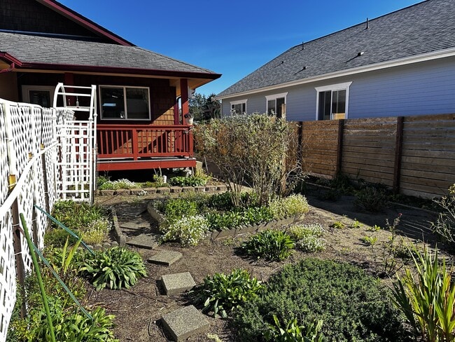 382 Eaglenest Ct SE in Ocean Shores, WA - Building Photo - Building Photo