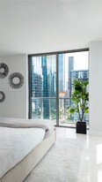 1060 Brickell Ave, Unit 1811 in Miami, FL - Building Photo - Building Photo