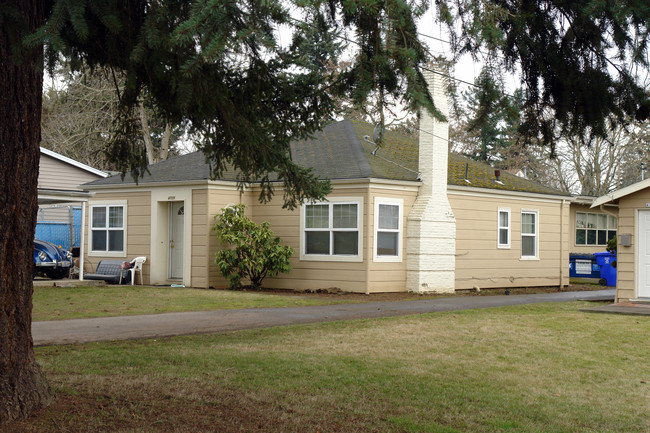 4729-4731 NE 62nd Ave in Portland, OR - Foto de edificio - Building Photo