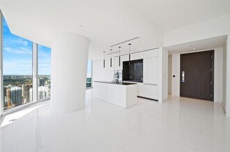 300 Biscayne Boulevard Way, Unit 5207 in Miami, FL - Building Photo - Building Photo