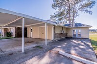 295 Broadmoor St in Trinity, TX - Building Photo - Building Photo