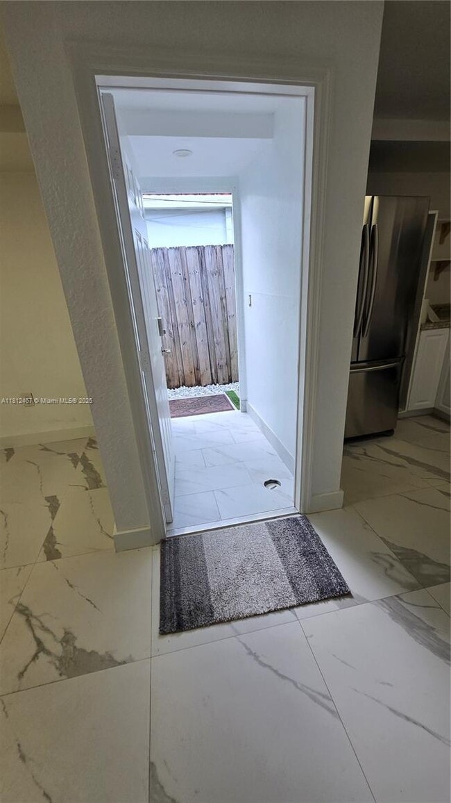 9920 SW 32nd St in Miami, FL - Building Photo - Building Photo
