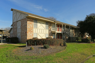 The Colony of San Marcos in San Marcos, TX - Building Photo - Building Photo