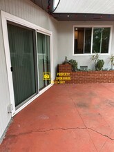 245 Avalon Dr in Vista, CA - Foto de edificio - Building Photo