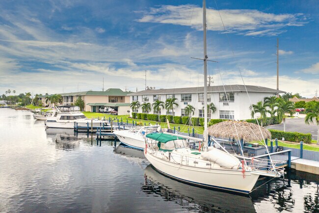 Waterfront Apartments in Cape Coral, FL - Building Photo - Building Photo