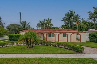 1900 N Victoria Park Rd in Fort Lauderdale, FL - Building Photo - Building Photo