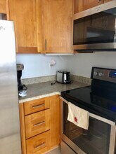 410 Nahua St in Honolulu, HI - Building Photo - Building Photo