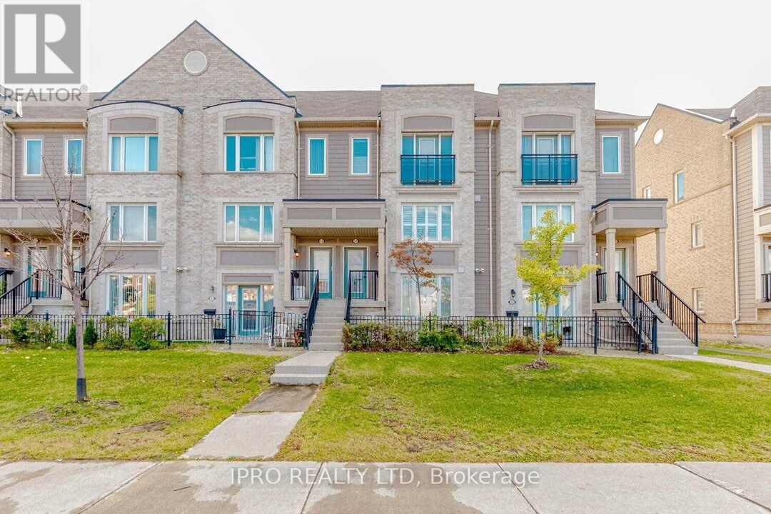 60-60 Fairwood Cir in Brampton, ON - Building Photo