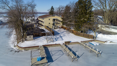 31 S Pistakee Lake Rd in Fox Lake, IL - Building Photo - Building Photo