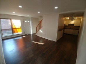 262 Matthews Drive in Newark, NJ - Foto de edificio - Building Photo