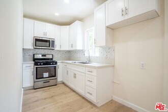 1245 S Berendo St in Los Angeles, CA - Building Photo - Building Photo