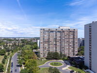 25 Silver Springs Blvd in Toronto, ON - Building Photo - Building Photo