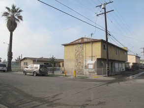 4723 E Rosecrans Aly in Compton, CA - Foto de edificio - Building Photo