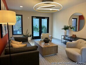 249 Corey Rd in Boston, MA - Foto de edificio - Building Photo