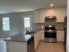 12107 Overton Wy in San Antonio, TX - Building Photo - Building Photo