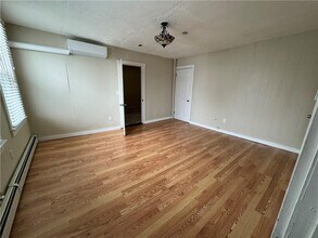 40-40 Freebody St in Newport, RI - Building Photo - Building Photo