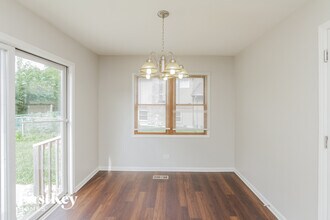 5144 Oakwood Ct in Oak Forest, IL - Foto de edificio - Building Photo