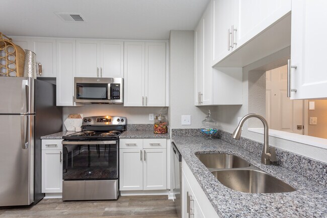 Hidden Creek Village in Fayetteville, NC - Building Photo - Interior Photo