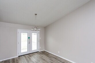 2410 Bentley Dr in Grand Prairie, TX - Foto de edificio - Building Photo