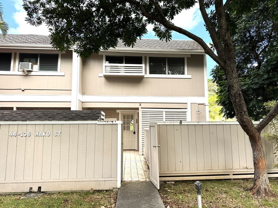 44-136-136 Hako St in Kaneohe, HI - Foto de edificio