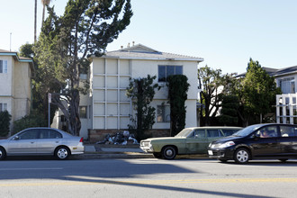 4467 Hazeltine Ave in Sherman Oaks, CA - Building Photo - Primary Photo