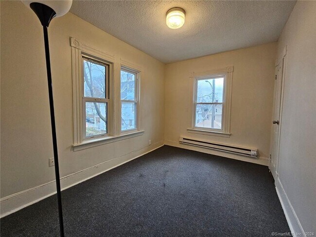 6 Frederick Ct-Unit -2 in Waterbury, CT - Building Photo - Building Photo