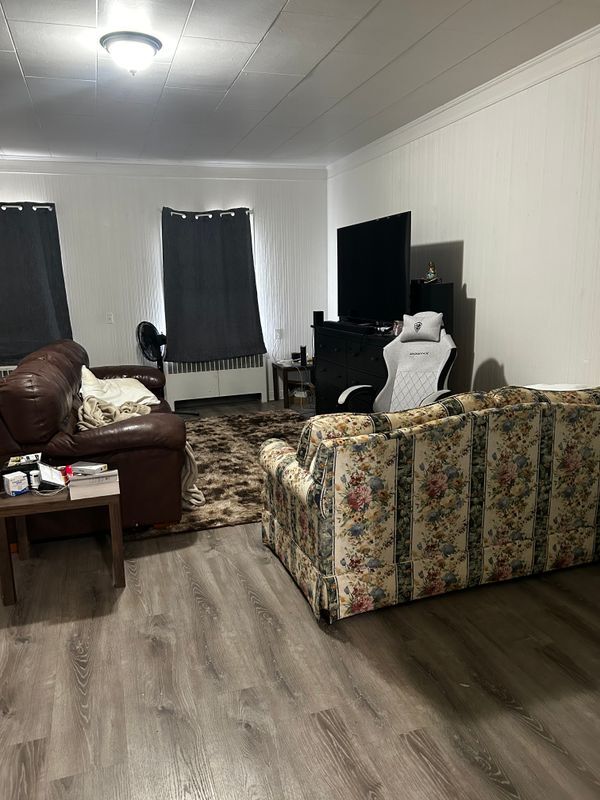 property at 7 E Main St