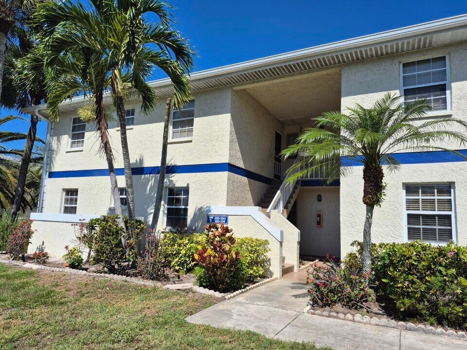1507 SE Royal Green Cir in Port St. Lucie, FL - Building Photo