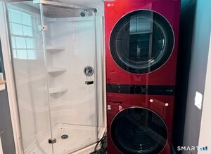 143 Maple Ave in Bristol, CT - Foto de edificio - Building Photo