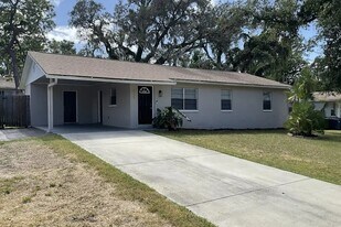 2021 E Humphrey St in Tampa, FL - Building Photo