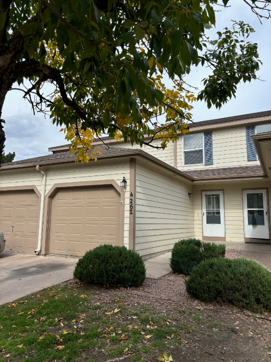 4262 Hunting Meadows Cir in Colorado Springs, CO - Foto de edificio