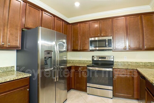 14688 Summer Rose Way in Ft. Myers, FL - Foto de edificio - Building Photo