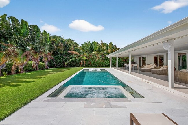 1001 Diplomat Pkwy in Hallandale Beach, FL - Building Photo - Building Photo