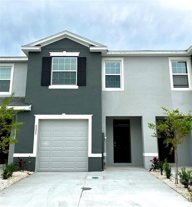 5333 Dragonfly Dr in Wildwood, FL - Building Photo