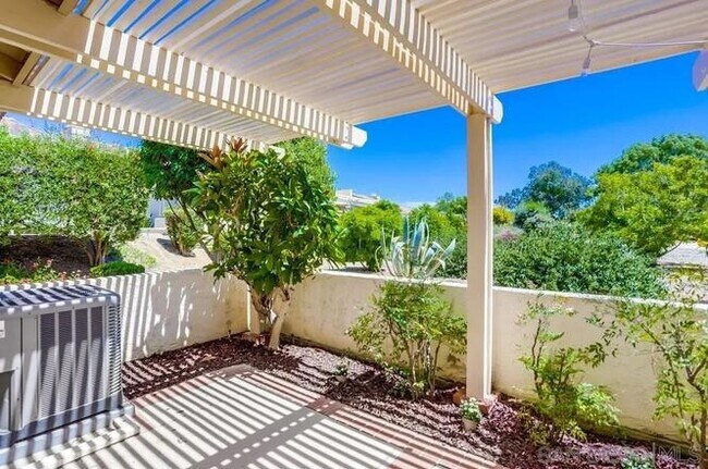 12894 Corte Arauco in San Diego, CA - Foto de edificio - Building Photo