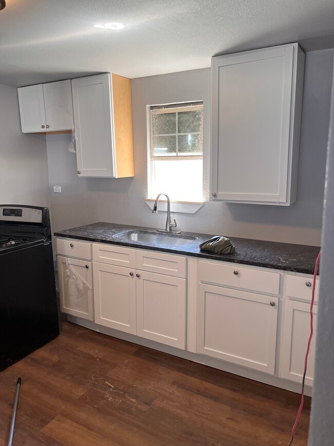 323 Estrella St in San Antonio, TX - Building Photo - Building Photo