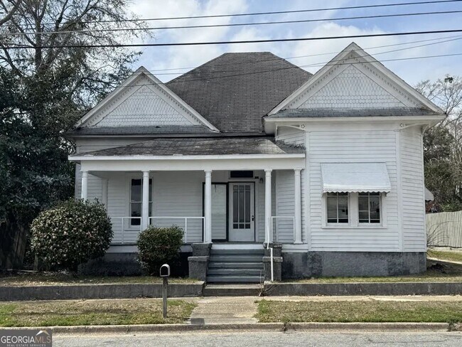 property at 108 N Washington St