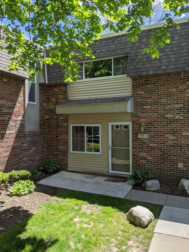 property at 535 Longshore Dr