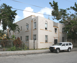 277 NW 33rd St in Miami, FL - Building Photo - Building Photo