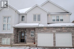 7171 Lionshead Ave in Niagara Falls, ON - Building Photo