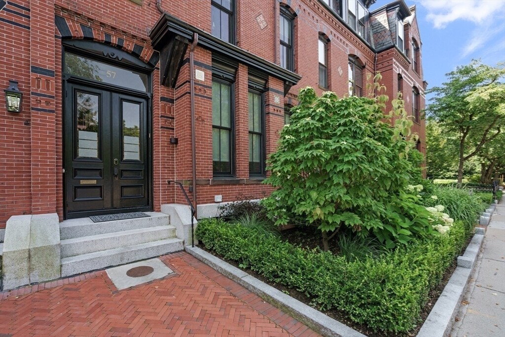 57 Monmouth St in Brookline, MA - Building Photo