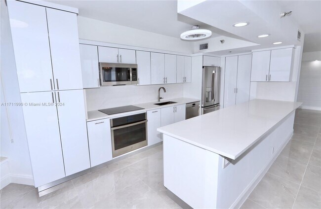 19101 Mystic Pointe Dr, Unit 2812 in Aventura, FL - Foto de edificio - Building Photo