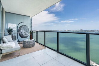 650 NE 32nd St, Unit 3601 in Miami, FL - Foto de edificio - Building Photo